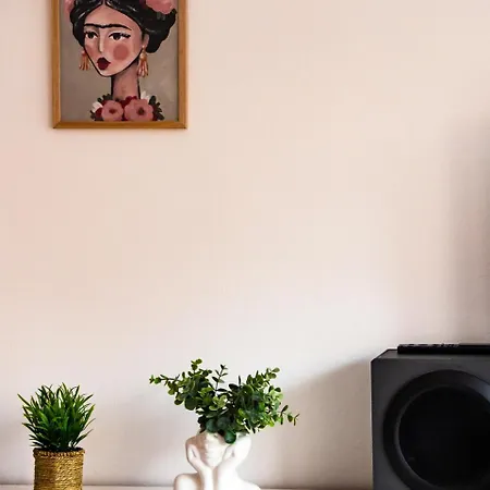 Cheyf Modern In Center Apartment *