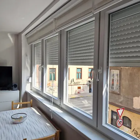 Cheyf Modern In Center