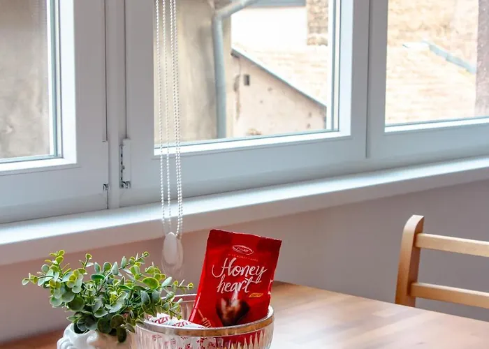 Cheyf Modern In Center *