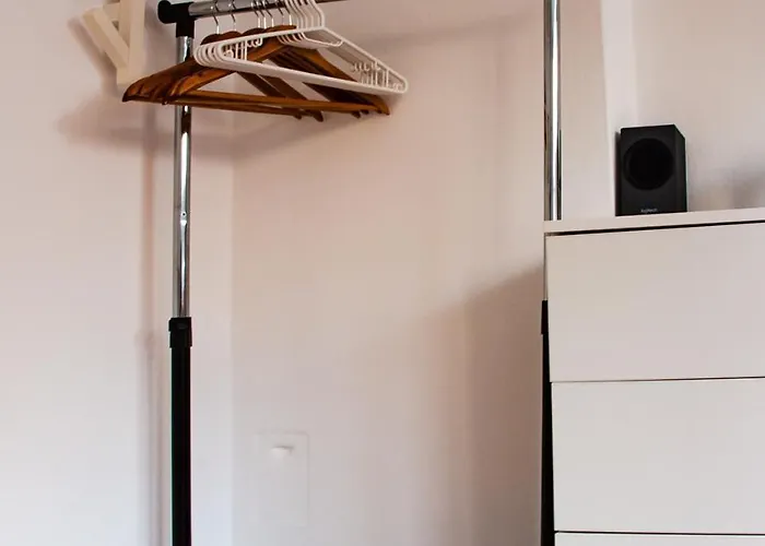 Cheyf Modern In Center